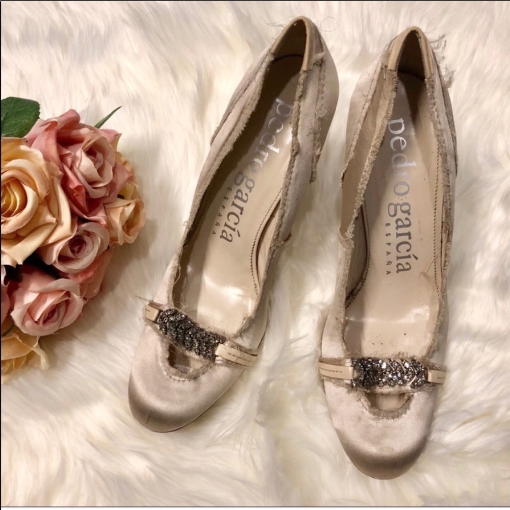 PEDRO GARCIA NWOT Embellished d’Orsay Satin Pumps
